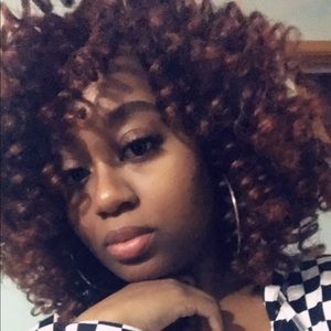 Meet your Posher, Alexis